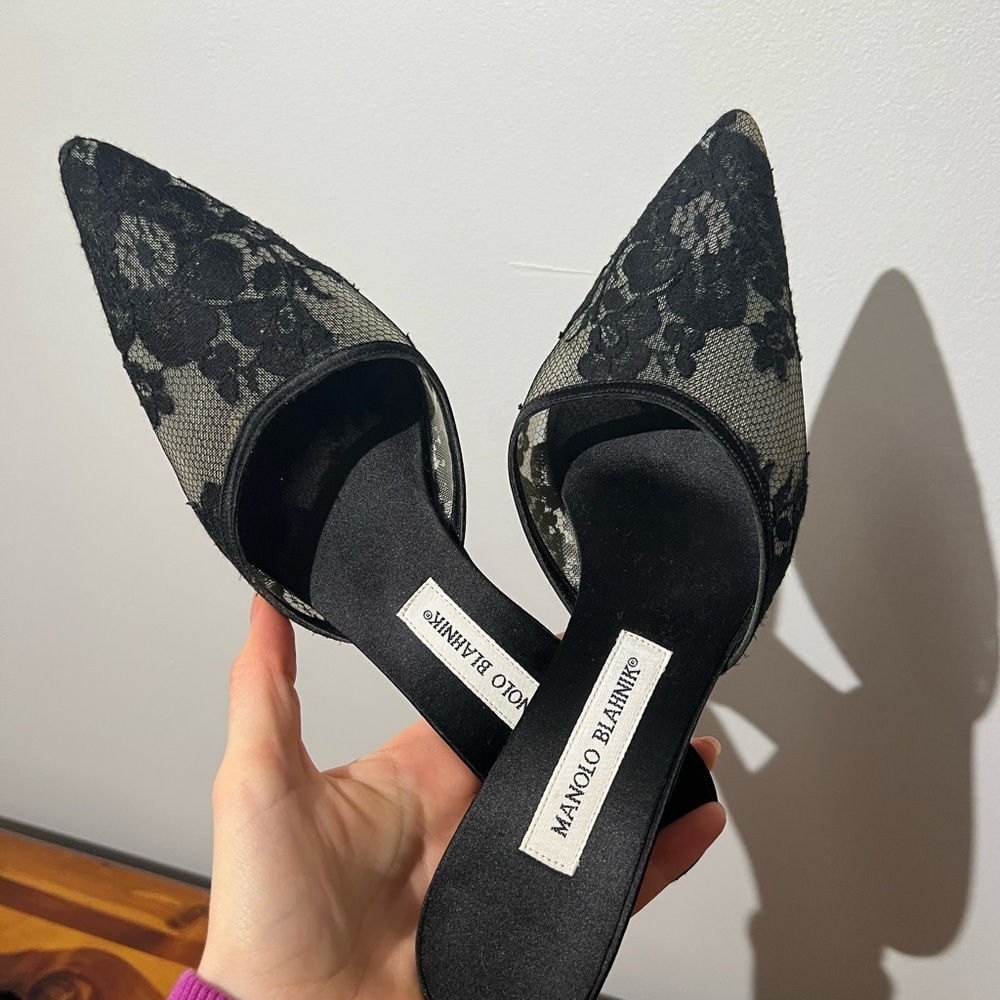 Vintage Manolo Blahnik Black Lace Kitten Heels - Picture 10 of 12